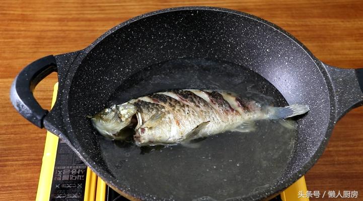 鲫鱼汤不够白,雪白的鲫鱼汤还是奶白的鲫鱼汤