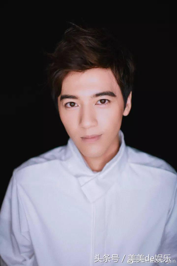 关晓彤几岁公开恋情的,关晓彤公布恋情时多大