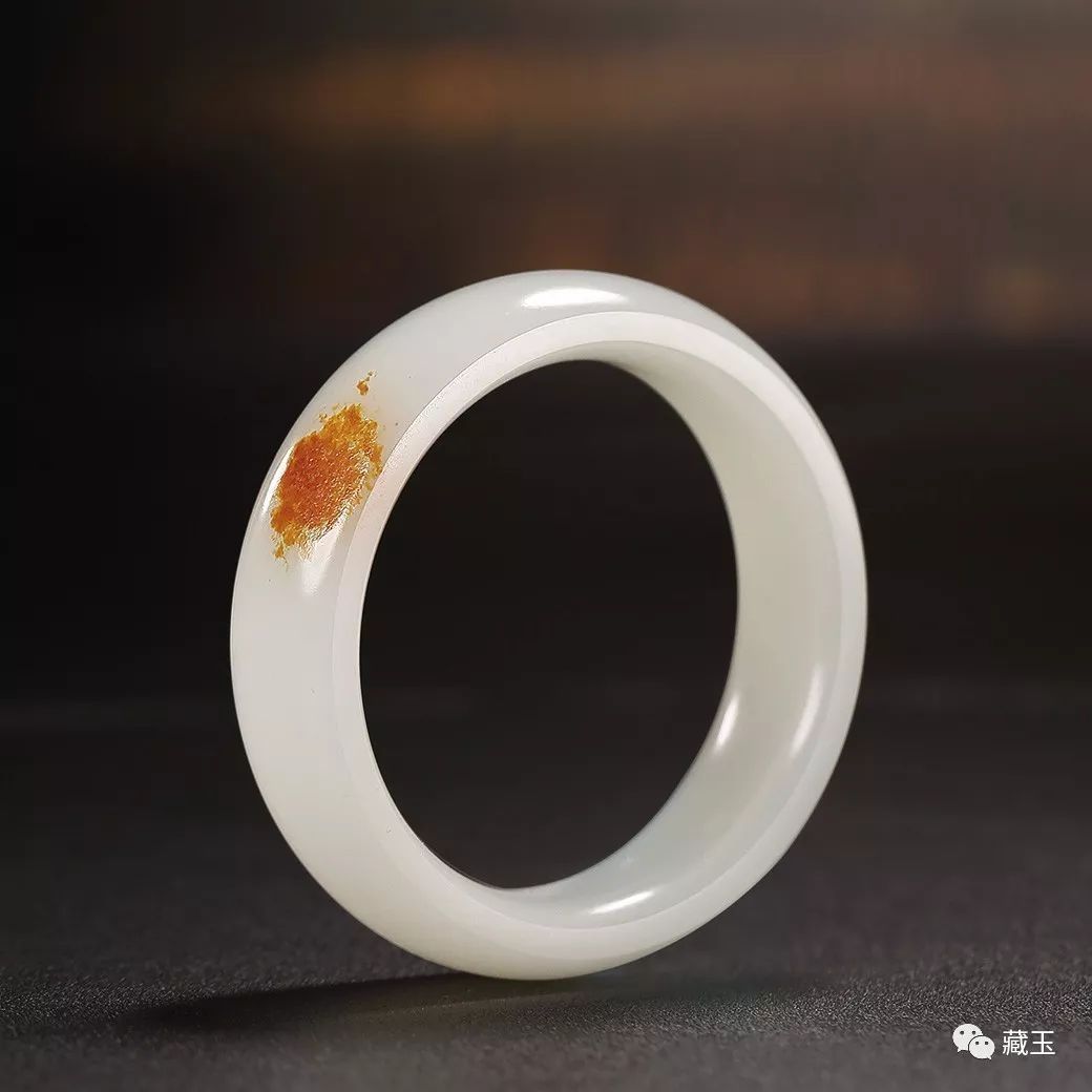 900000块买的玉手镯估价,9000左右的玉手镯