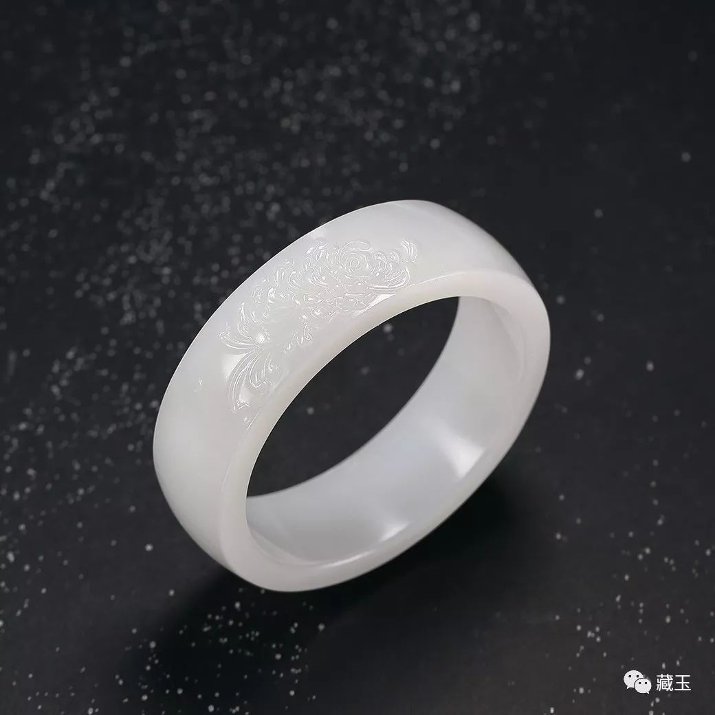 900000块买的玉手镯估价,9000左右的玉手镯