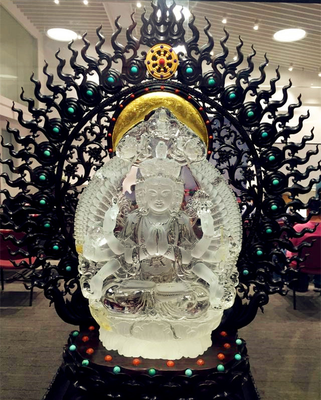 晶莹剔透的水晶-其莹如水，其坚如玉