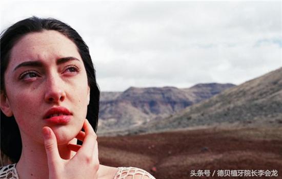 做了烤瓷牙还能换活动义齿吗,做了烤瓷牙还能戴矫正牙套吗