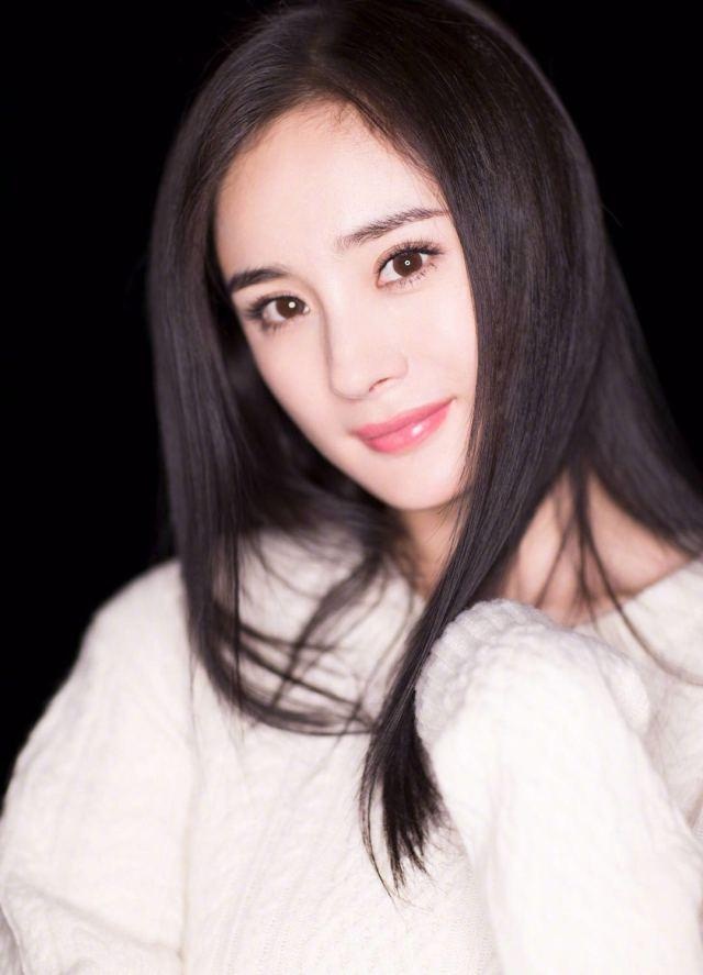 杨幂和阮经天出席活动 (杨幂阮经天红衣)