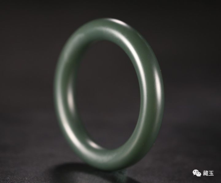 900000块买的玉手镯估价,9000左右的玉手镯