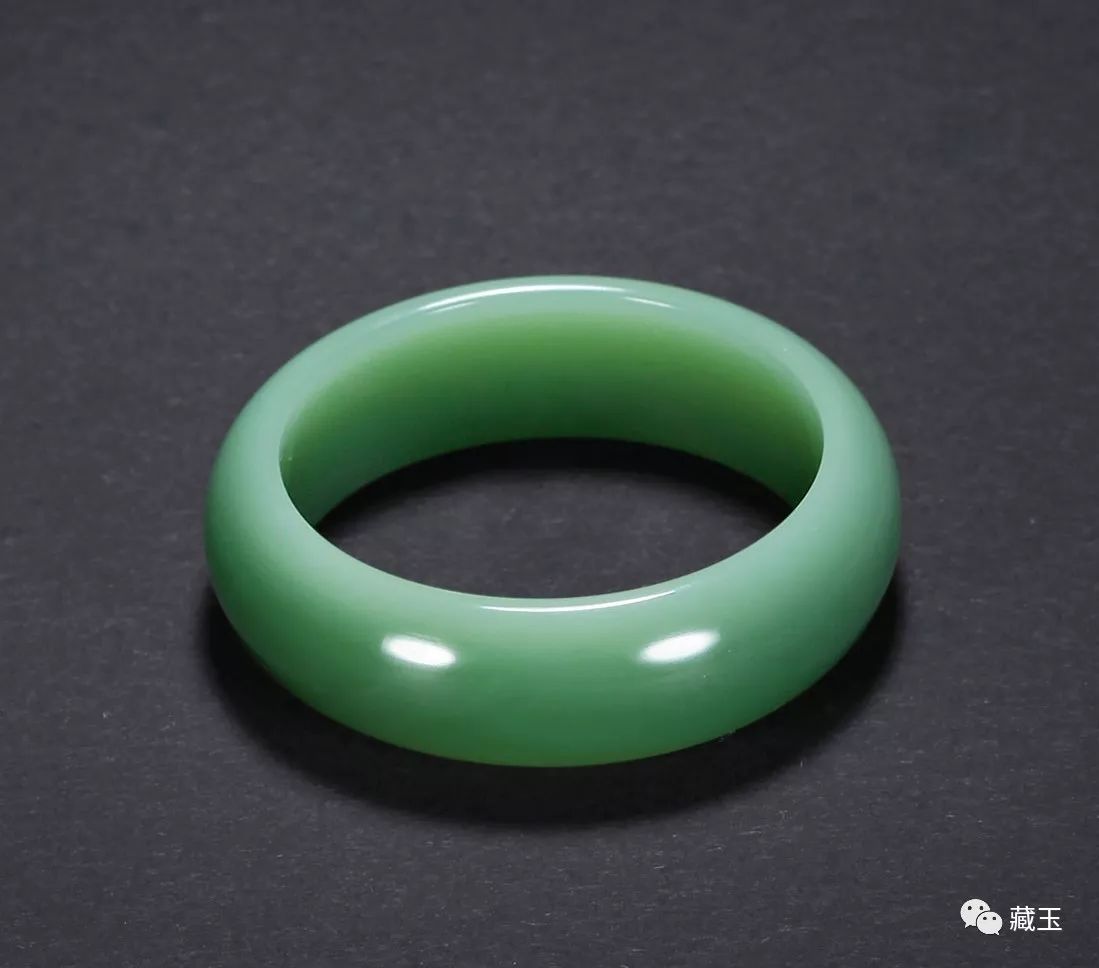 900000块买的玉手镯估价,9000左右的玉手镯