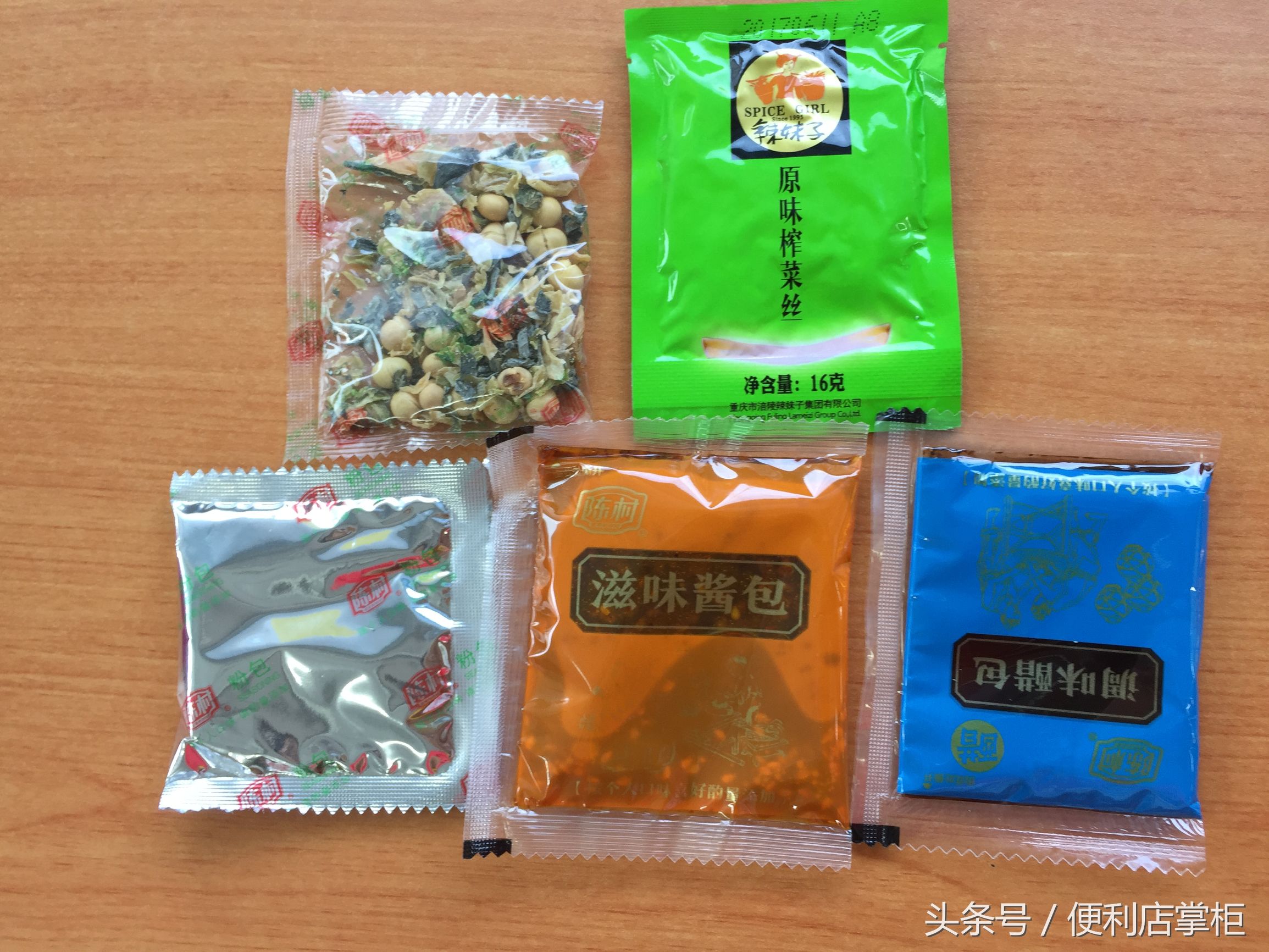 实拍试吃广东陈村牌重庆小面，配料包竟然有5包