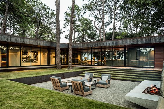 头一次见厨房装两个门,头一次见下沉式浴缸