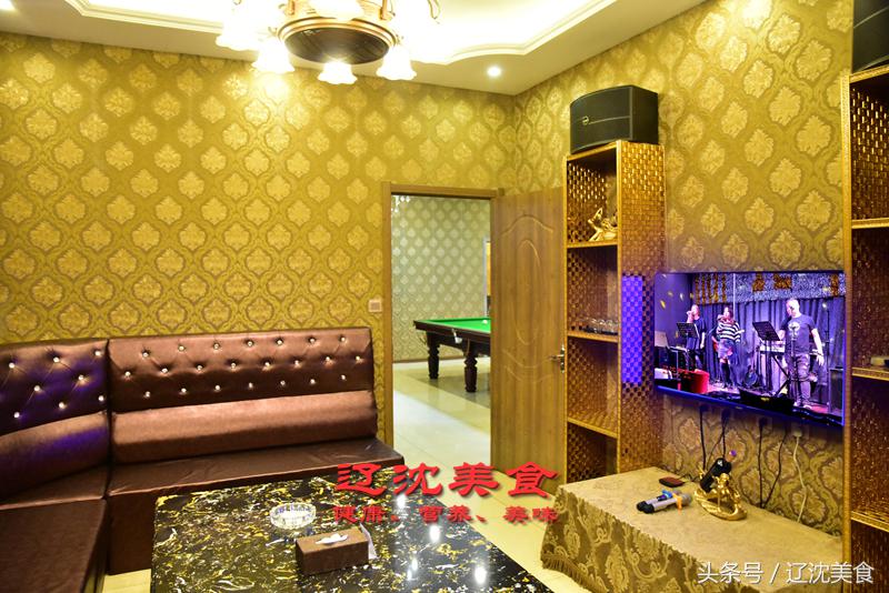 这间酒吧在咖啡馆里，KTV藏在台球厅里，麻将室在咖啡厅上面