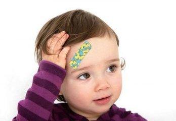 宝宝头上撞了个包很硬一直不消,宝宝头上撞了一个包