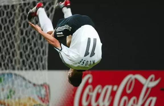 论花式庆祝动作，哪个最螺旋秀？