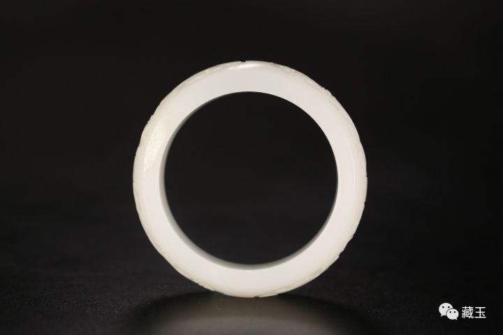 900000块买的玉手镯估价,9000左右的玉手镯