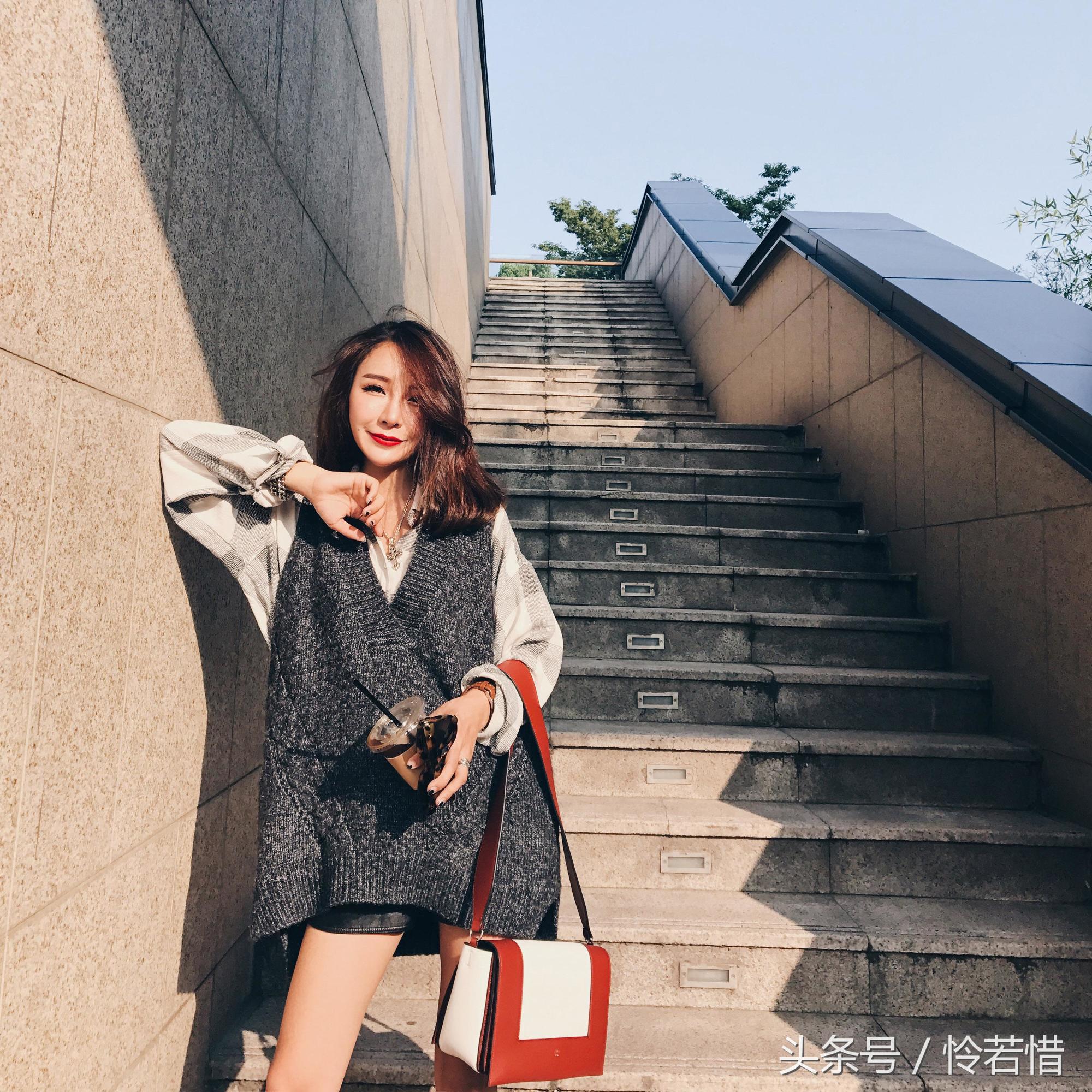 衬衫内搭保暖马甲,衬衣马甲两件套下面怎么搭配裤子