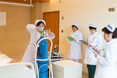 无菌注射用水蒸馏水是干什么用的,湿化呼吸道用灭菌水还是生理盐水