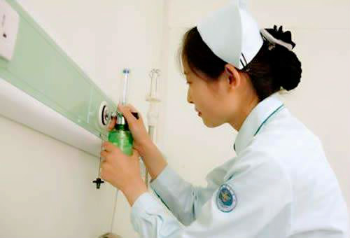 无菌注射用水蒸馏水是干什么用的,湿化呼吸道用灭菌水还是生理盐水