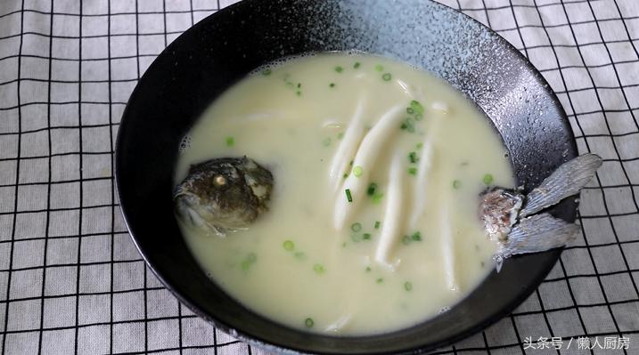 鲫鱼汤不够白,雪白的鲫鱼汤还是奶白的鲫鱼汤