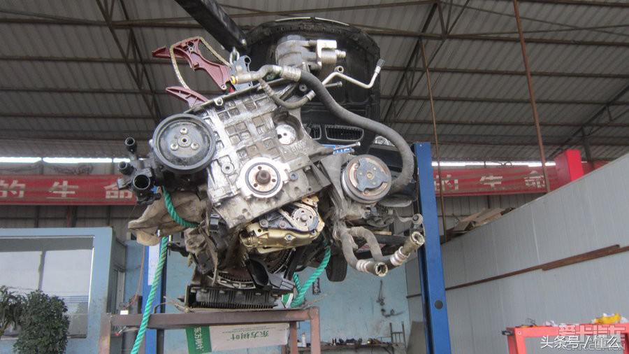 宝马320I大修发动机解决严重烧机油、冒蓝烟、尾气发臭问题