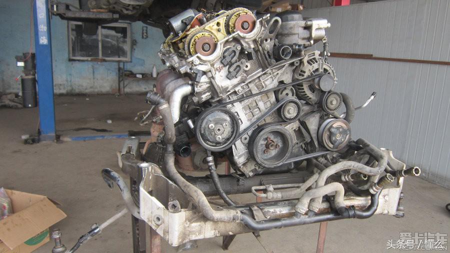 宝马320I大修发动机解决严重烧机油、冒蓝烟、尾气发臭问题