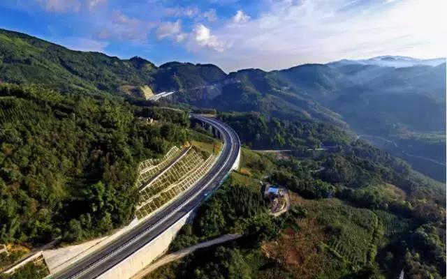 云南最美公路自驾出行攻略,自驾去云南沿途的风景美不胜收