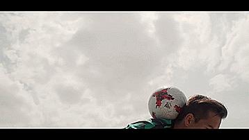 五个最简单实用的足球过人技巧,5种花哨的足球过人技巧