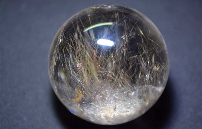 晶莹剔透的水晶-其莹如水，其坚如玉