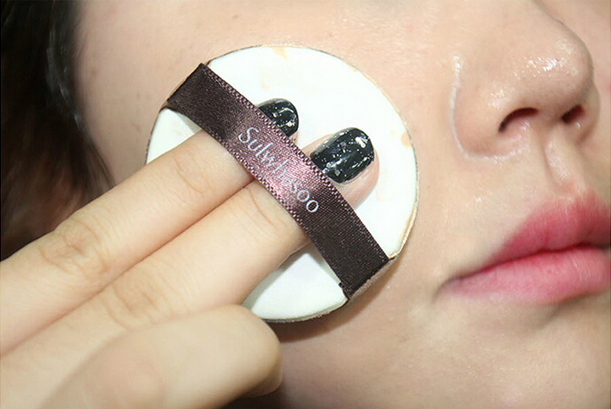 气垫怎么用看起来细腻自然,气垫要遮瑕还是不遮瑕