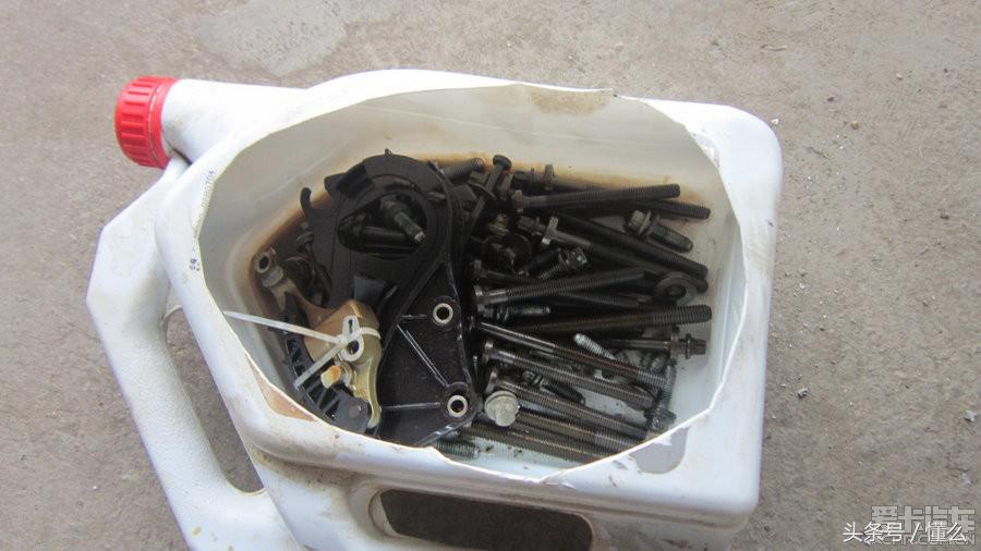 宝马320I大修发动机解决严重烧机油、冒蓝烟、尾气发臭问题