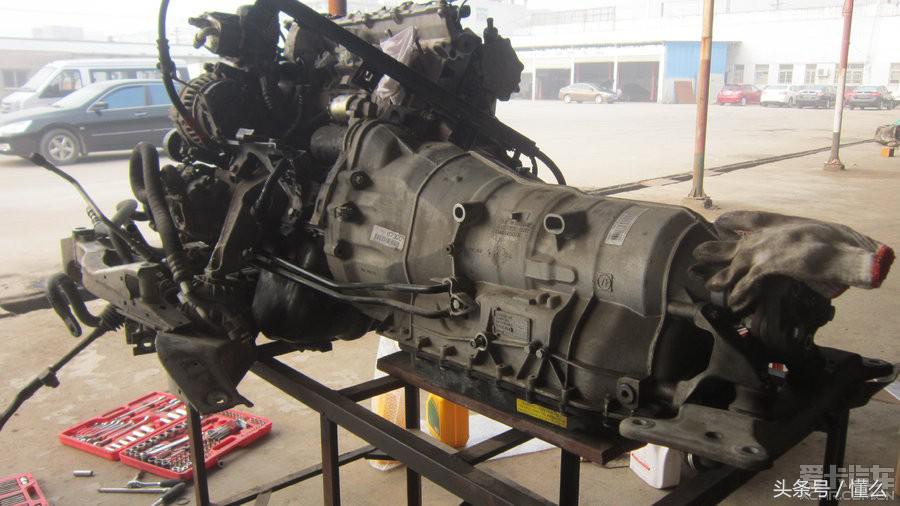 宝马320I大修发动机解决严重烧机油、冒蓝烟、尾气发臭问题