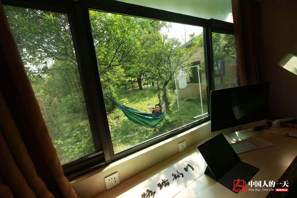 杭州创业者为节约生活成本租住集装箱13平米每月租金1200