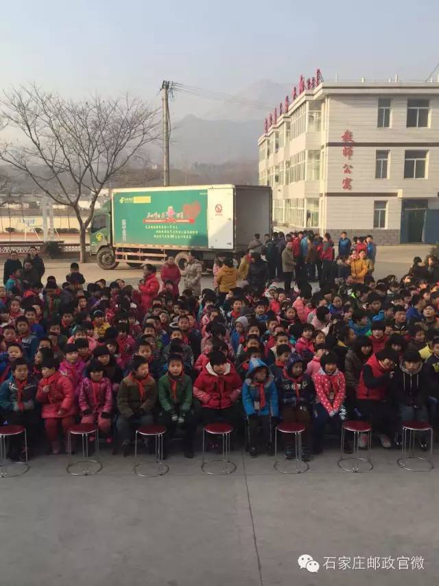 关爱留守儿童衣服,1200余套爱心冬衣让孩子温暖过冬