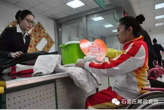 关爱留守儿童衣服,1200余套爱心冬衣让孩子温暖过冬