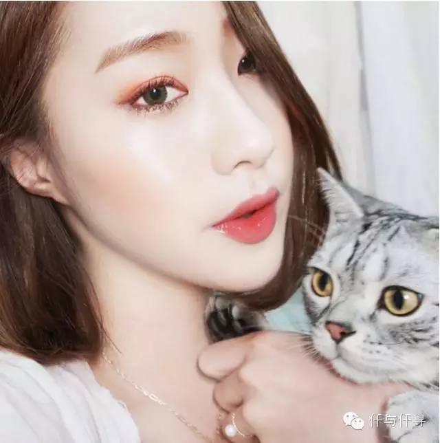 美妆厚嘴唇女博主,美妆博主嘴唇很厚的女生