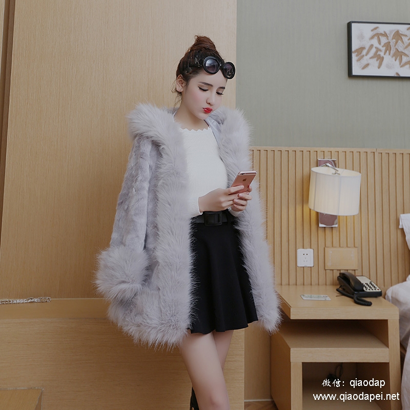 瞬间提升气质感的仿皮草外套