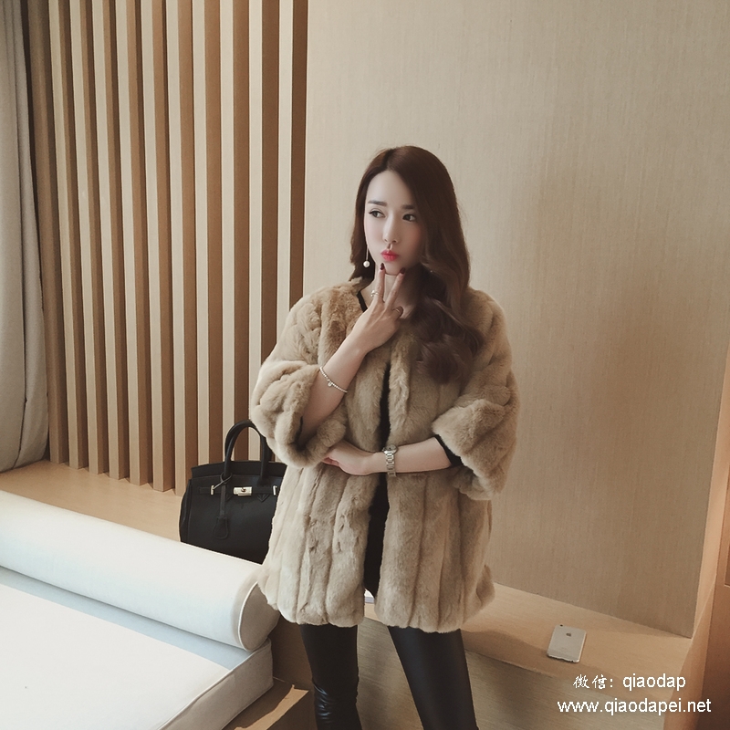 瞬间提升气质感的仿皮草外套