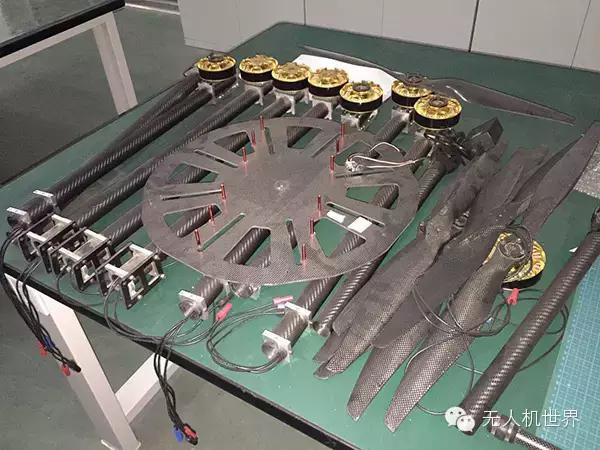 北京飞手张丰:第一次飞25B直升机时双手发抖,附赠新手指南