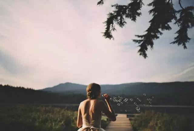 咫尺光年爱如初见意思,咫尺光年爱如初见什么意思