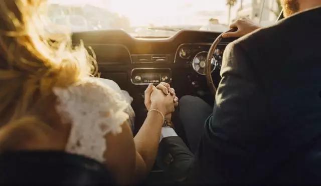 咫尺光年爱如初见意思,咫尺光年爱如初见什么意思