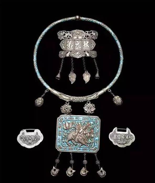 12生肖长命锁有护身符,和田玉护身符长命锁图片