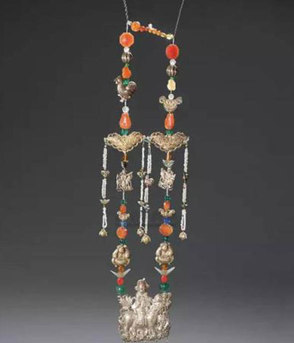 12生肖长命锁有护身符,和田玉护身符长命锁图片