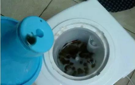 饮水机异味怎么清洗,饮水机的水好臭怎么清洗