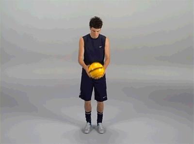 我竟无言以对原版视频,踢得不错但就是不会颠球