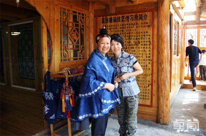 中国55少数民族服饰文化探索者—刘湘萍