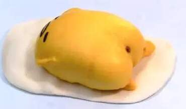 日本推出了一款丧心病狂的懒蛋蛋奶黄包，画风突变无法直视！