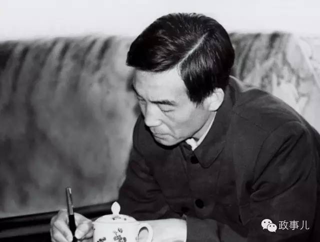 *家宝温**新书细节：反复读《呐喊》，进京做官根本没想到