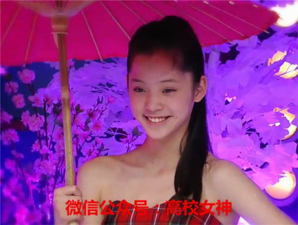 欧阳娜娜三姐妹颜值相差大,欧阳娜娜三姐妹一共几岁了