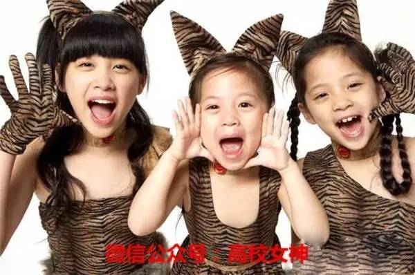 欧阳娜娜三姐妹颜值相差大,欧阳娜娜三姐妹一共几岁了