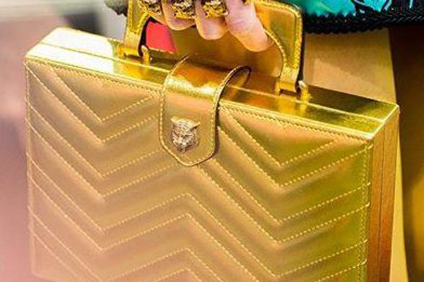 今年最流行款时尚包包,今年流行的时尚包包