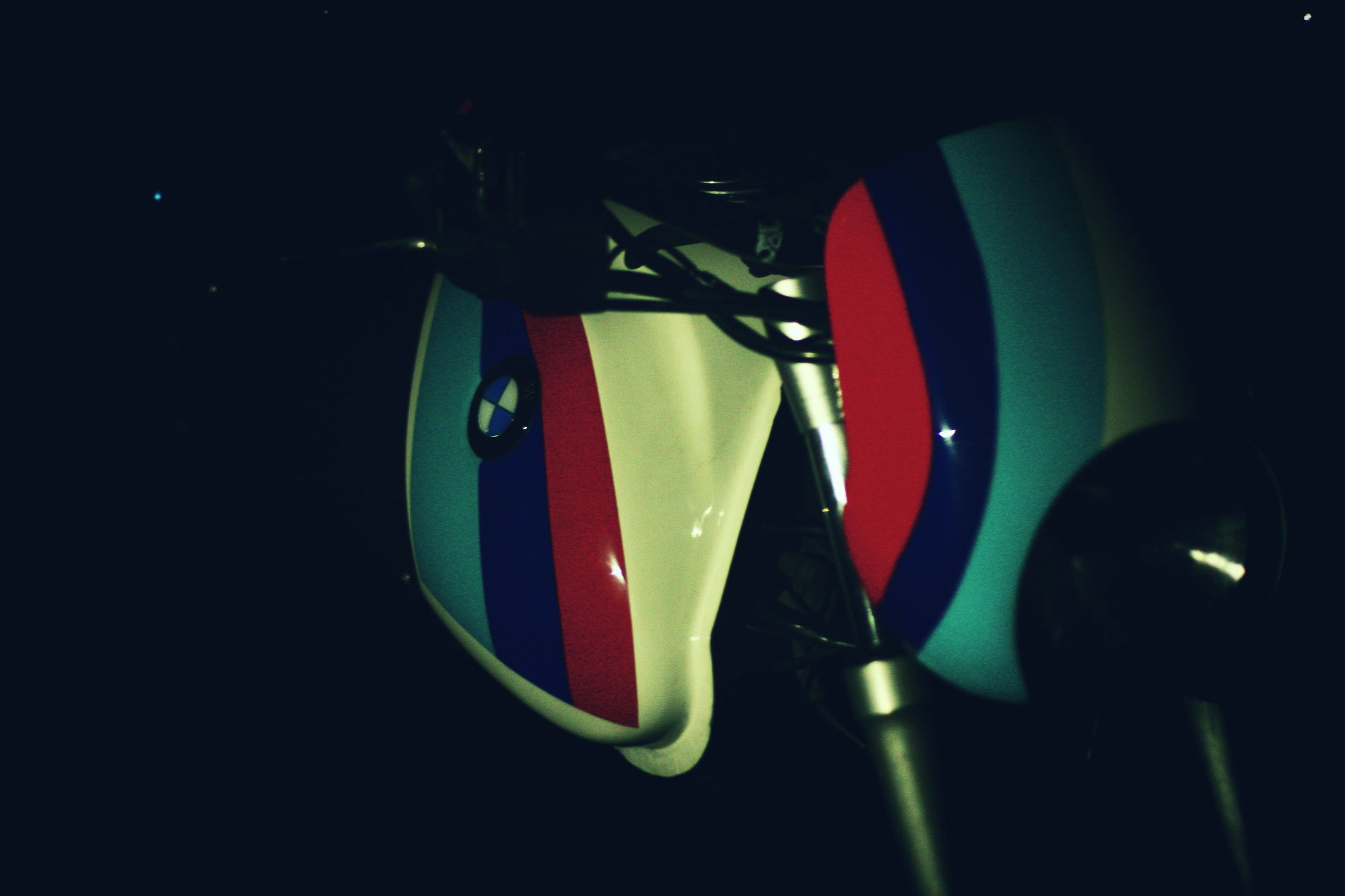 独特设计复古摩托车,中国小伙手工打造摩托车