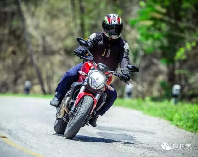 试驾杜卡迪monster821,杜卡迪monster821测评