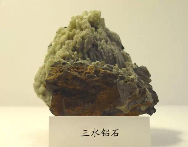 蓝宝石原矿全过程,迪拜顶级奢侈原矿宝石