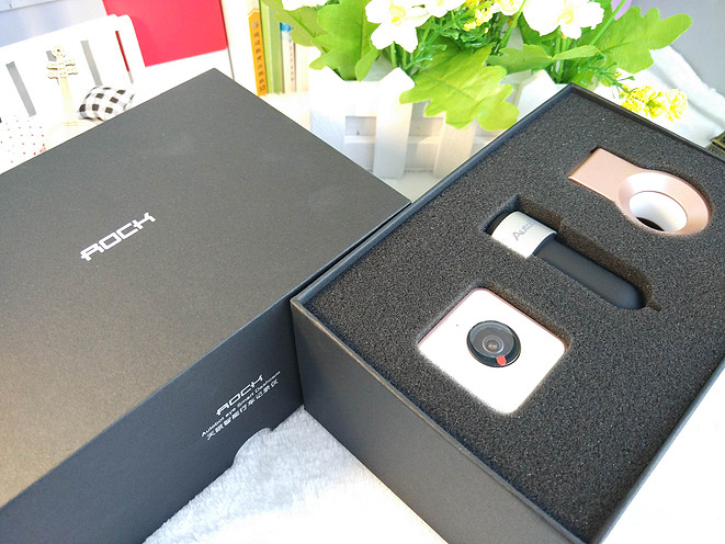 你驾驶，她帮你看风景